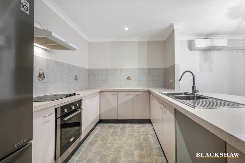 17/60 Port Jackson Circuit  Phillip