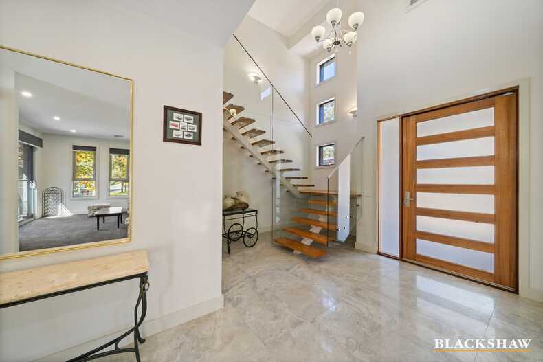 102 Strickland Crescent  Deakin