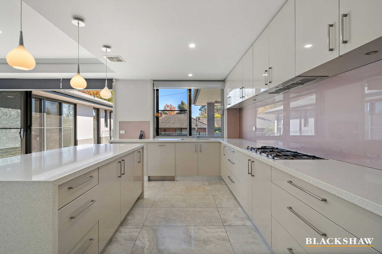 102 Strickland Crescent Deakin