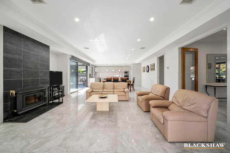 102 Strickland Crescent  Deakin