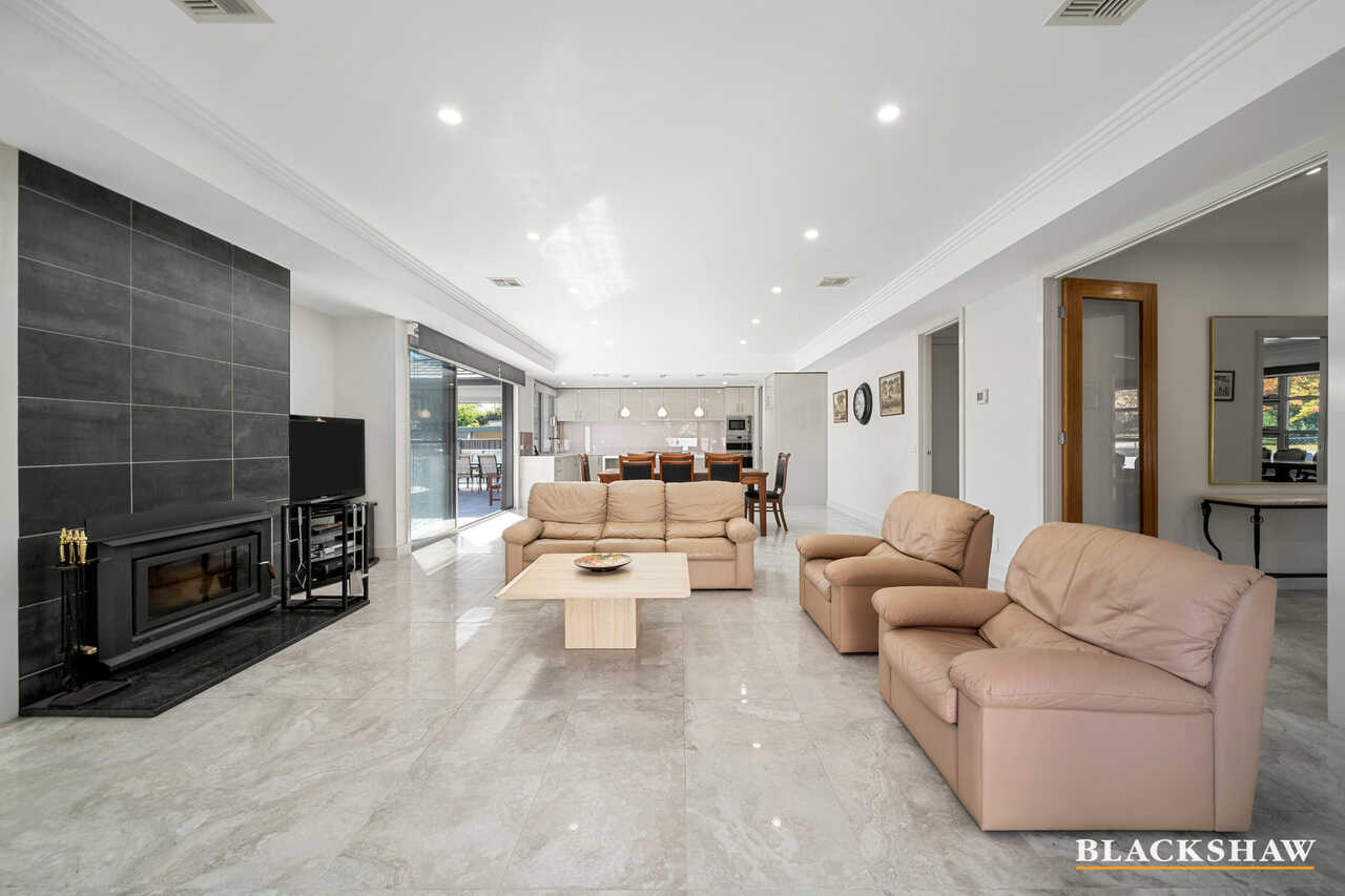 102 Strickland Crescent Deakin