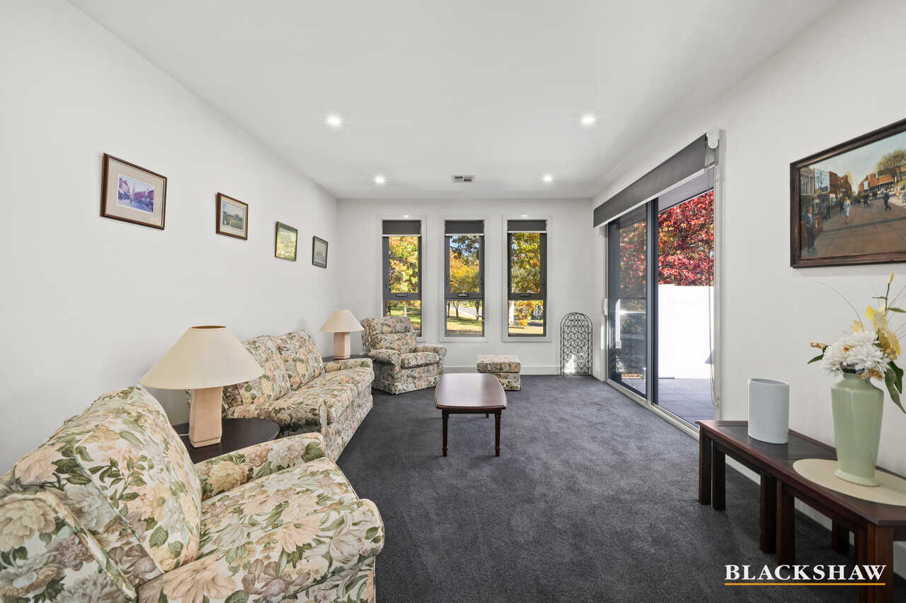 102 Strickland Crescent Deakin