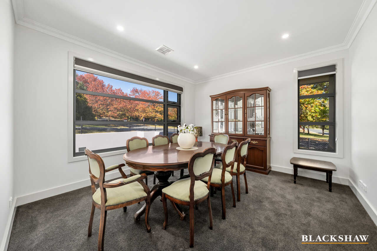 102 Strickland Crescent Deakin