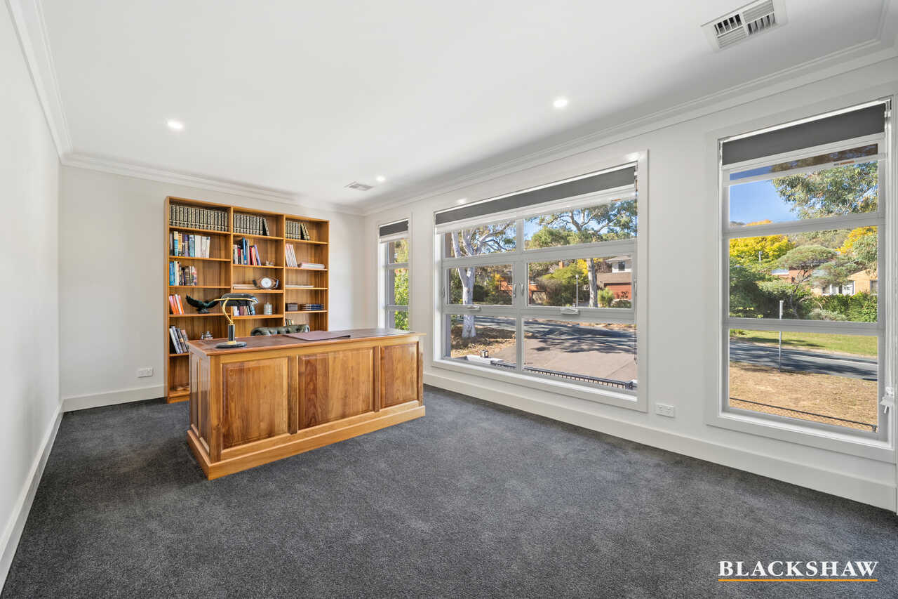 102 Strickland Crescent Deakin