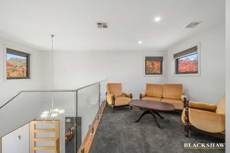 102 Strickland Crescent  Deakin