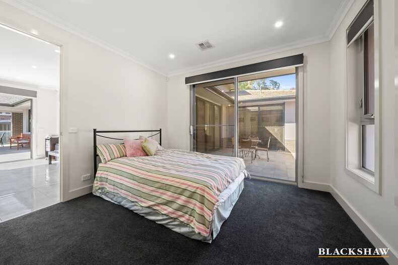 102 Strickland Crescent  Deakin