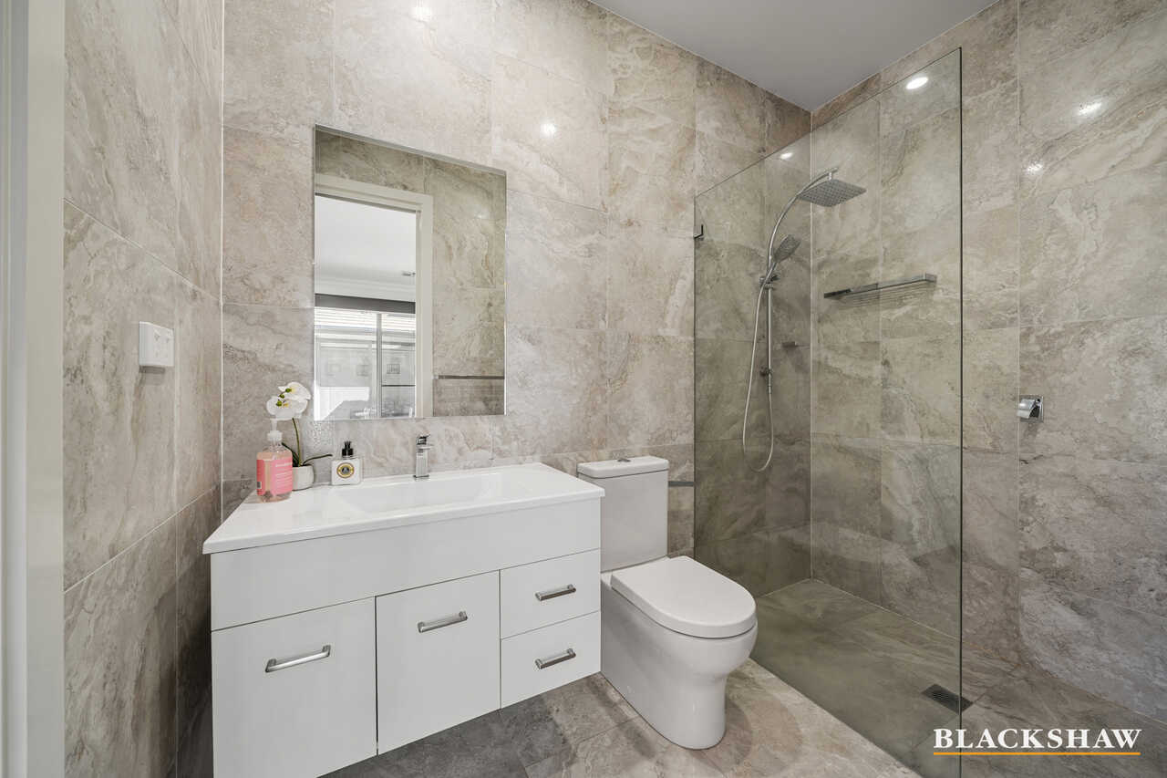 102 Strickland Crescent Deakin