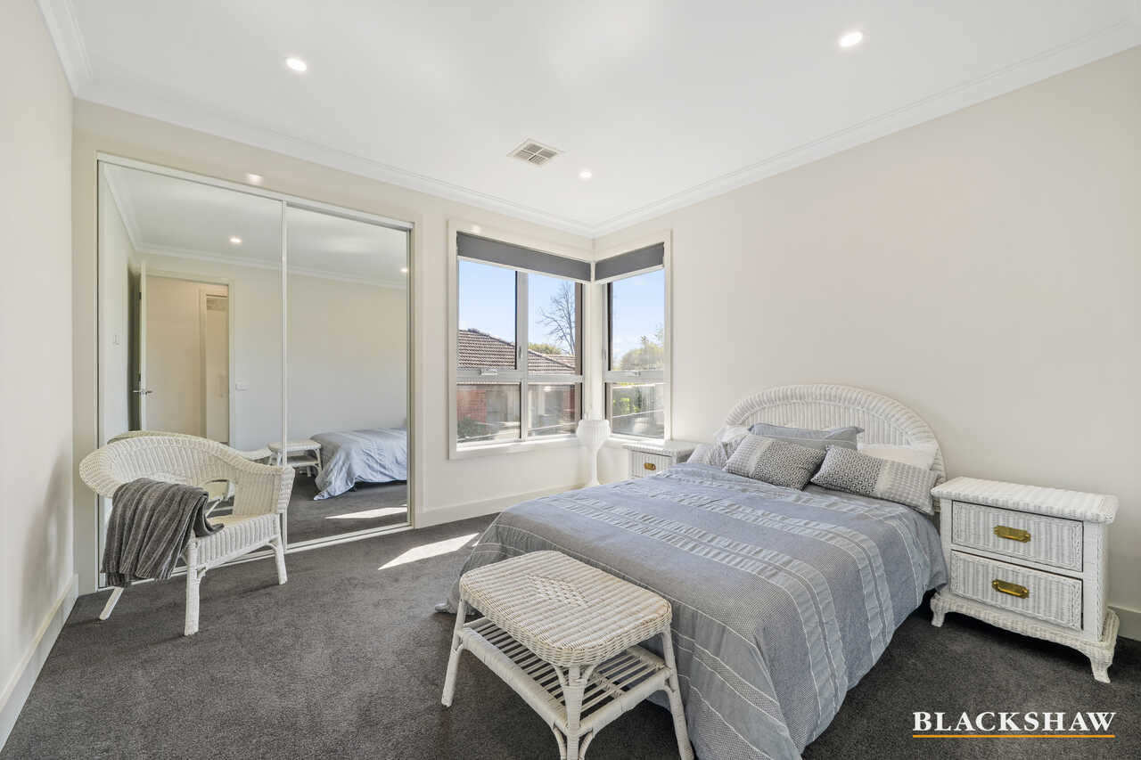 102 Strickland Crescent Deakin