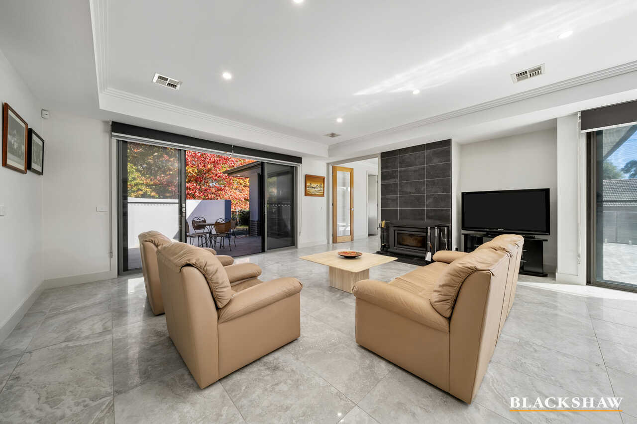 102 Strickland Crescent Deakin