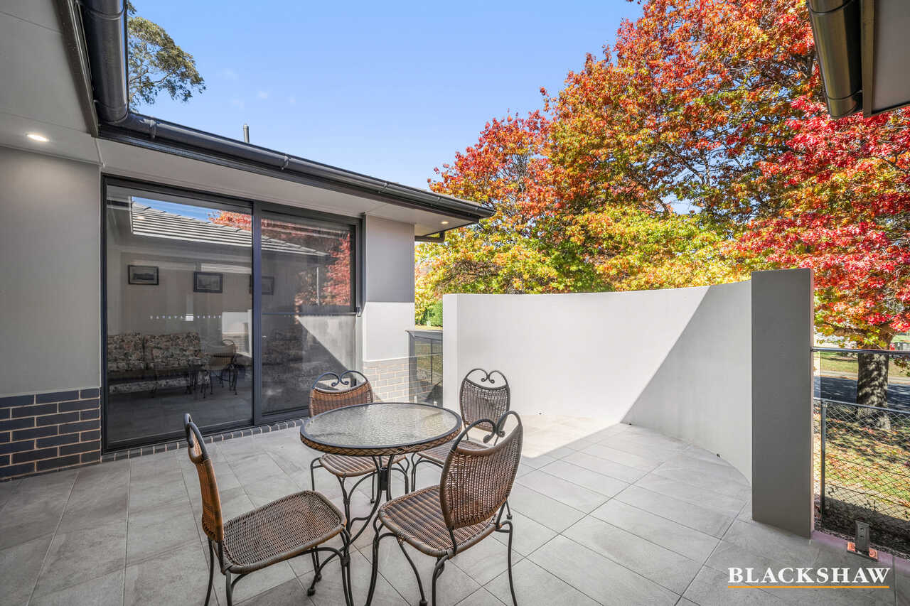 102 Strickland Crescent Deakin