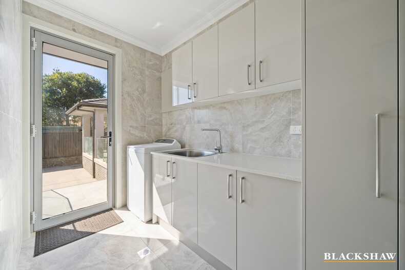 102 Strickland Crescent  Deakin