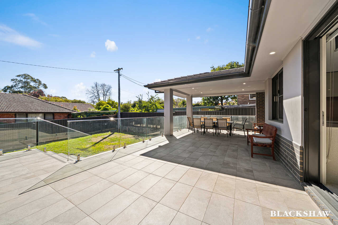 102 Strickland Crescent Deakin
