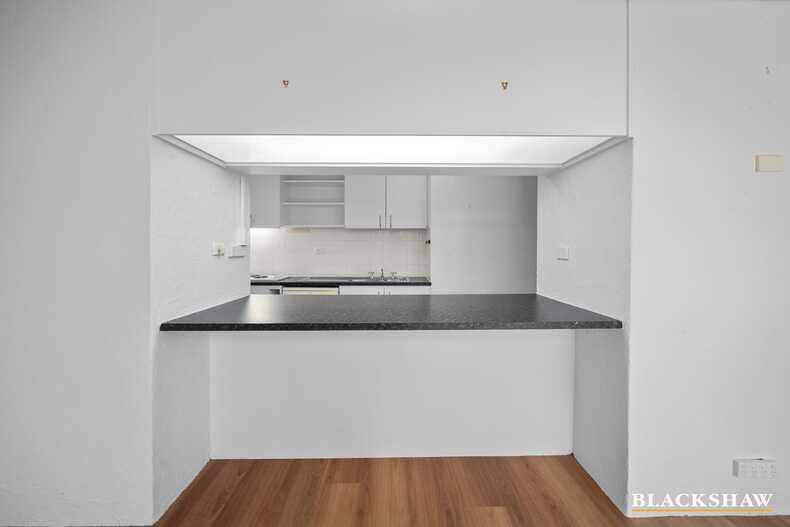 32/8 Giles Street Griffith