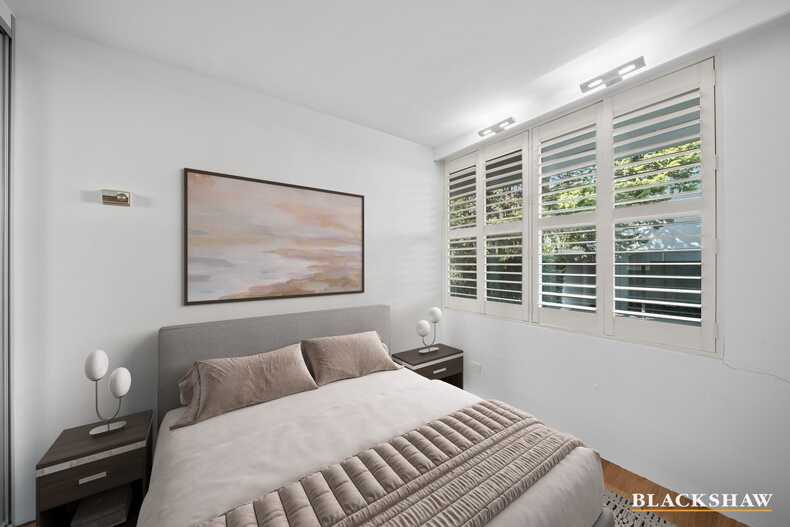 32/8 Giles Street Griffith