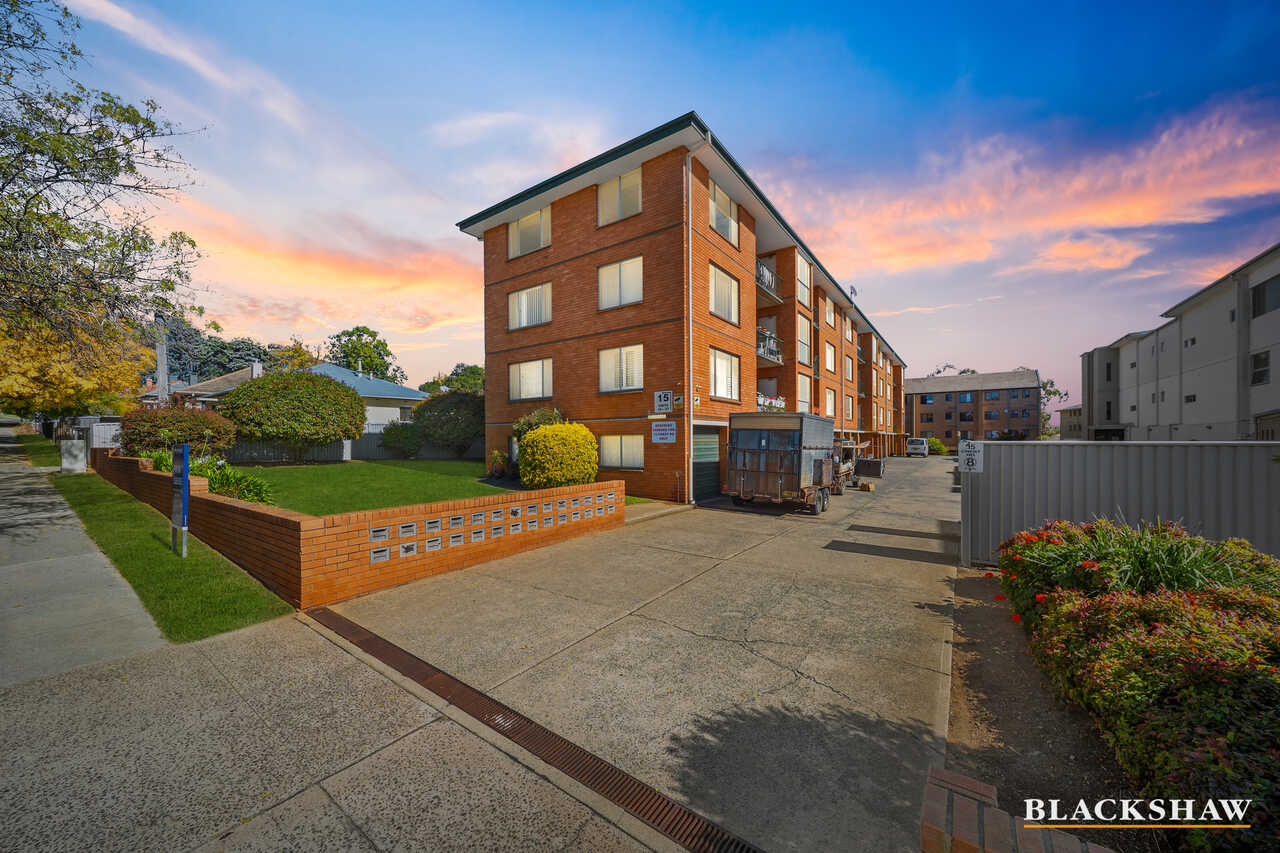 14/15 Crest Road Crestwood