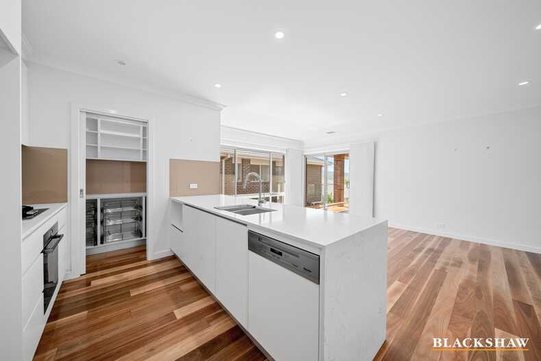 16 Duncan Loop Googong