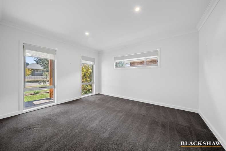 16 Duncan Loop Googong