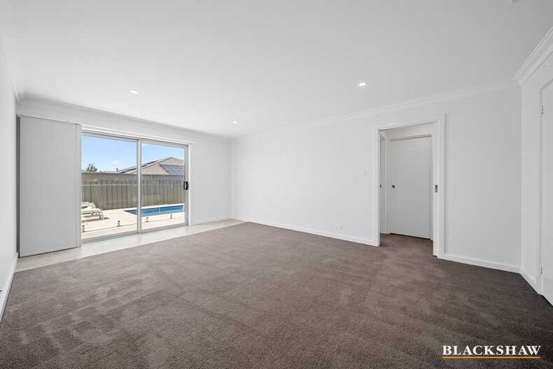 16 Duncan Loop Googong