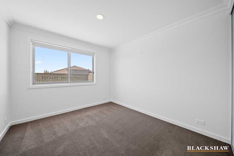 16 Duncan Loop Googong