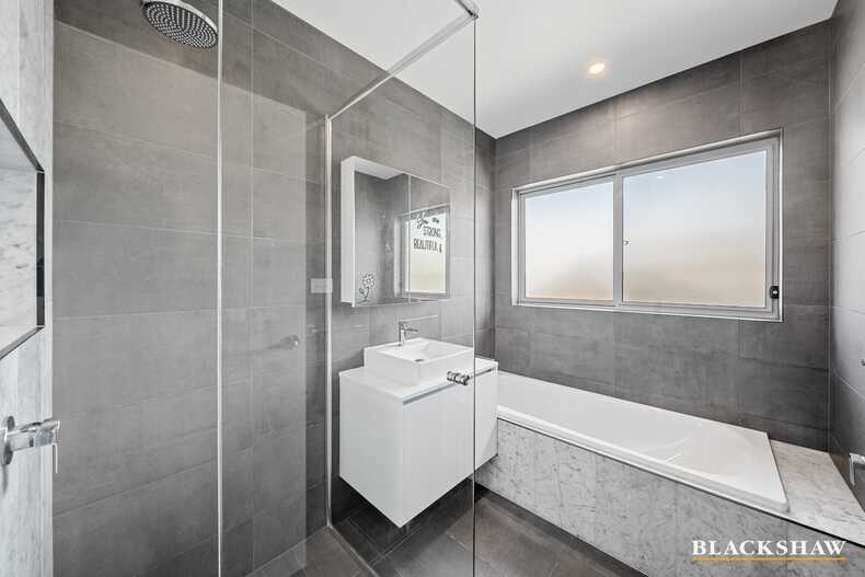 16 Duncan Loop Googong