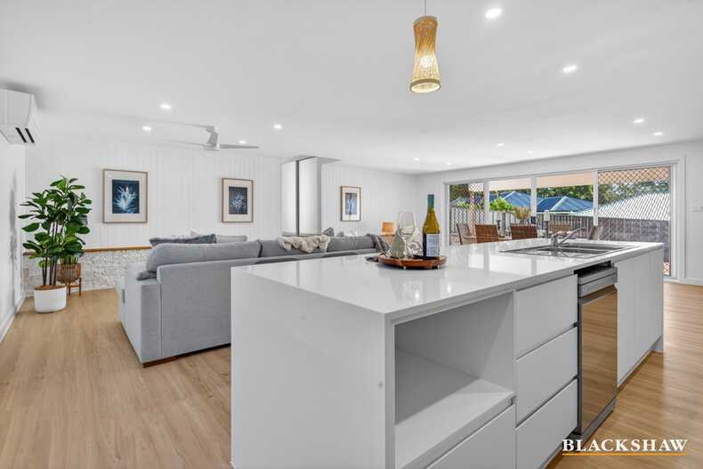 8 Tench Street Sunshine Bay