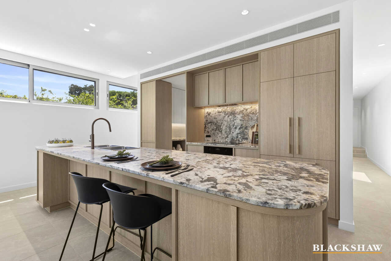 1/8 McCulloch Street, Curtin, Curtin - Image 1
