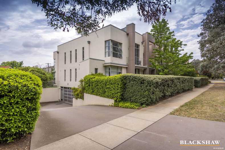 2/42 Henty Street Braddon