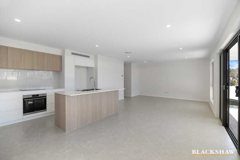 2/4 Brooke Way Sunshine Bay