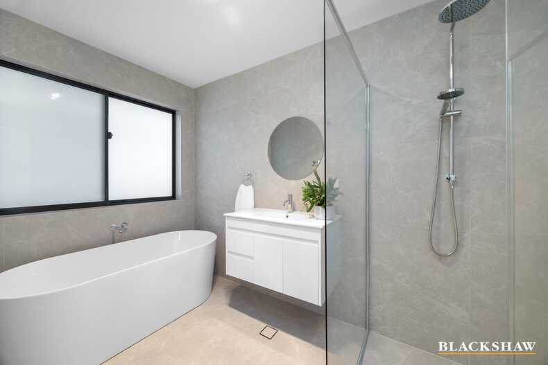 2/4 Brooke Way Sunshine Bay