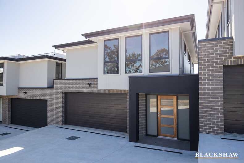 2/4 Brooke Way Sunshine Bay