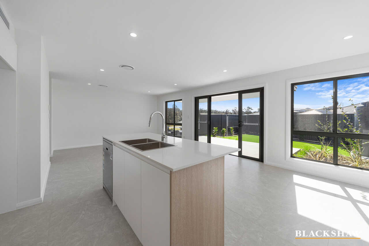 1/4 Brooke Way Sunshine Bay