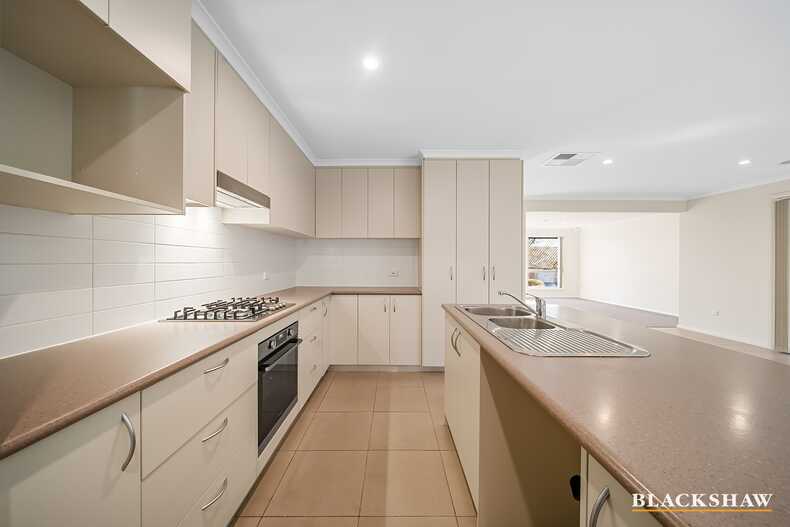 12 Donoghoe Crescent Queanbeyan 12 Donoghoe Crescent Queanbeyan
