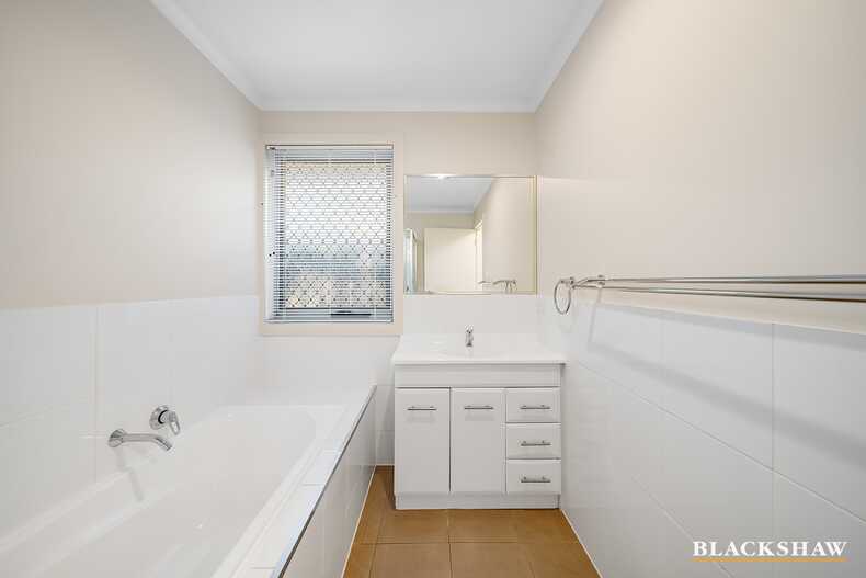 12 Donoghoe Crescent Queanbeyan 12 Donoghoe Crescent Queanbeyan