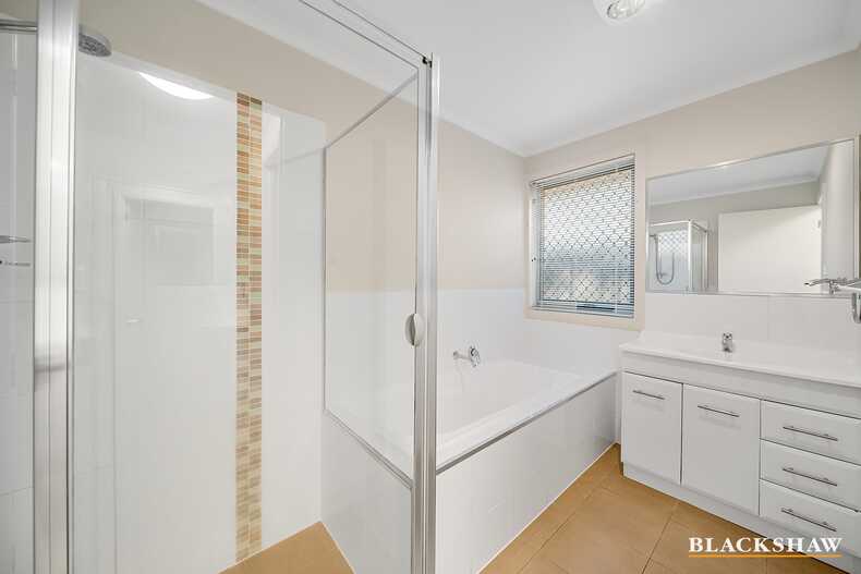 12 Donoghoe Crescent Queanbeyan 12 Donoghoe Crescent Queanbeyan