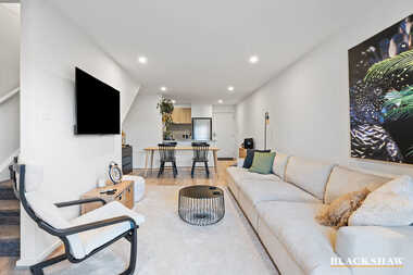 33/40 Pearlman Street Coombs