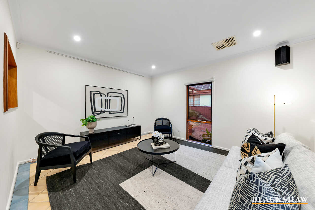 12 Landsborough Street Griffith