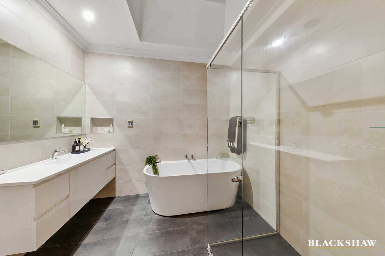 12 Landsborough Street Griffith