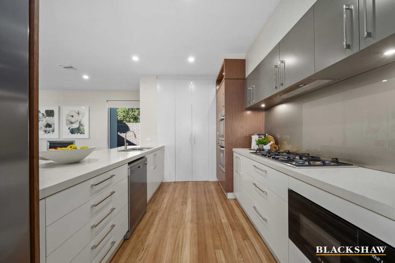8/15 Dalman Crescent O'Malley