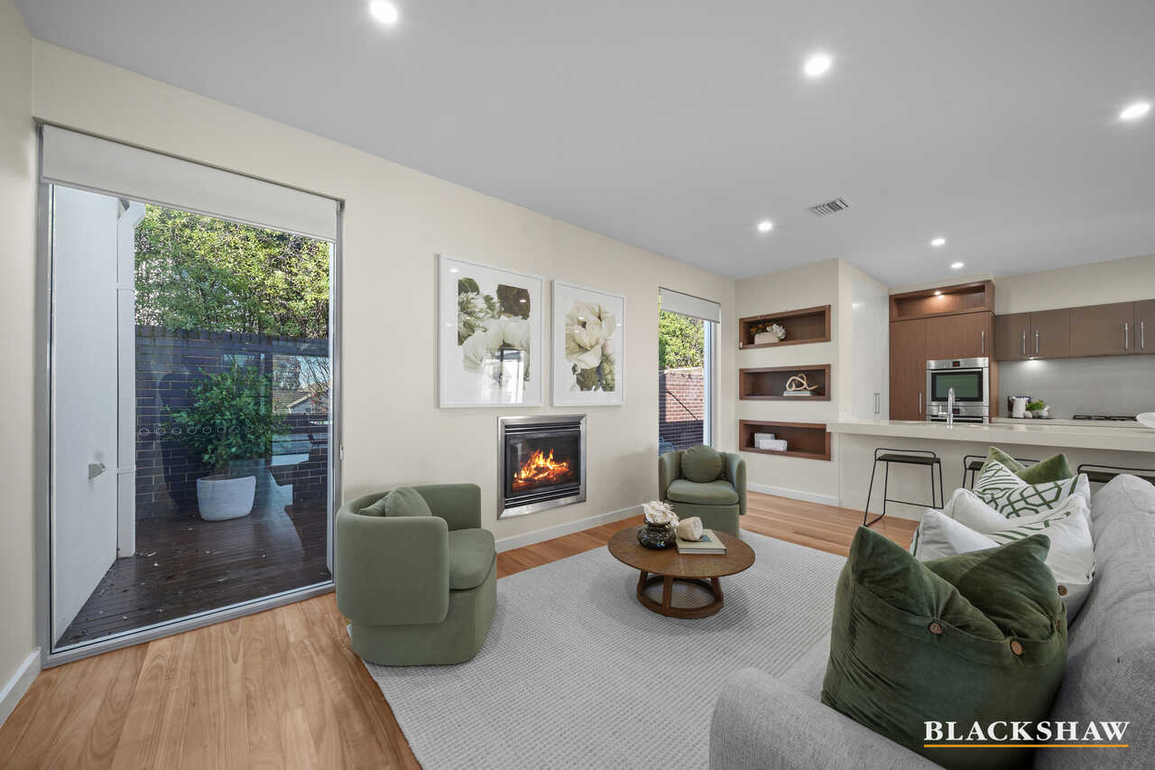 8/15 Dalman Crescent O'Malley