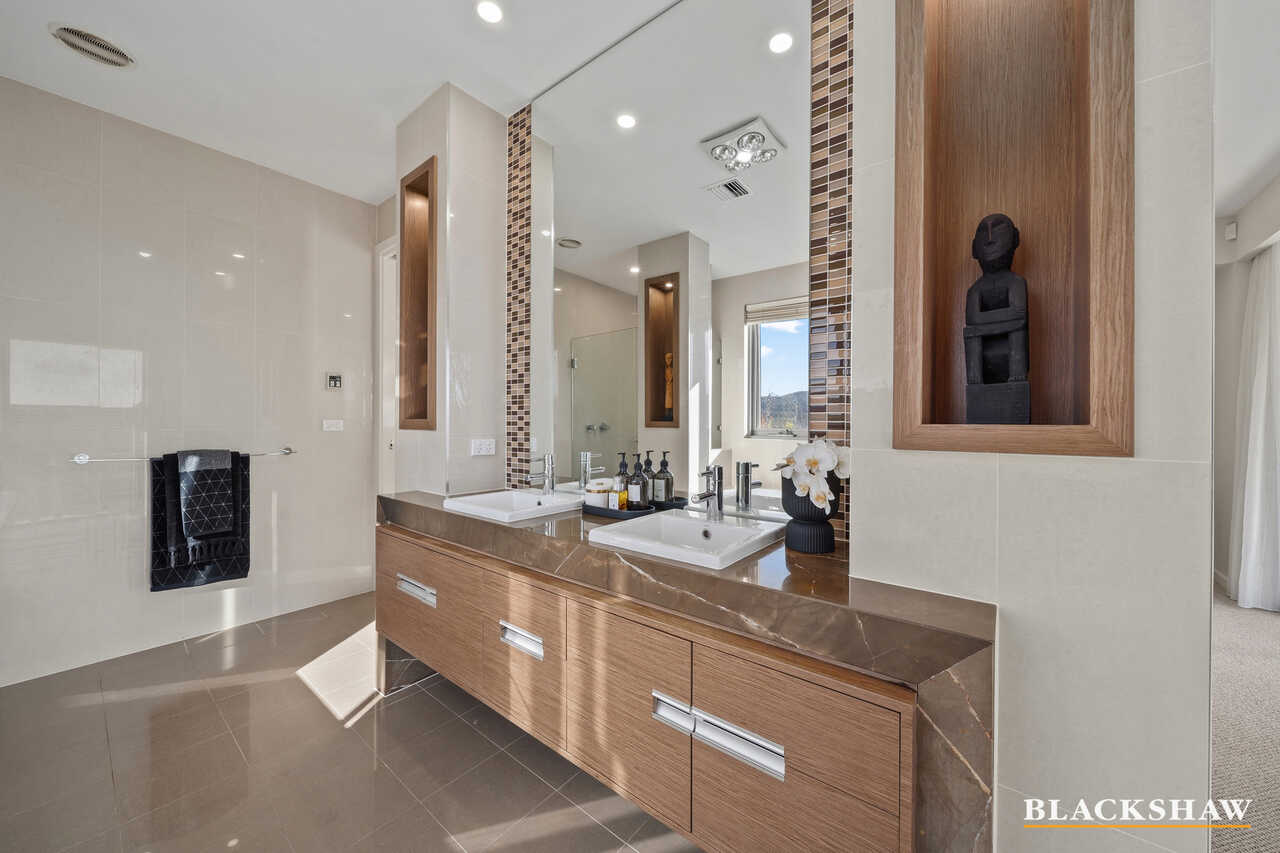 8/15 Dalman Crescent O'Malley