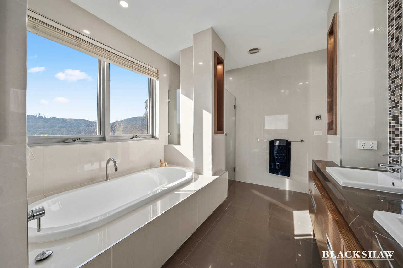 8/15 Dalman Crescent O'Malley