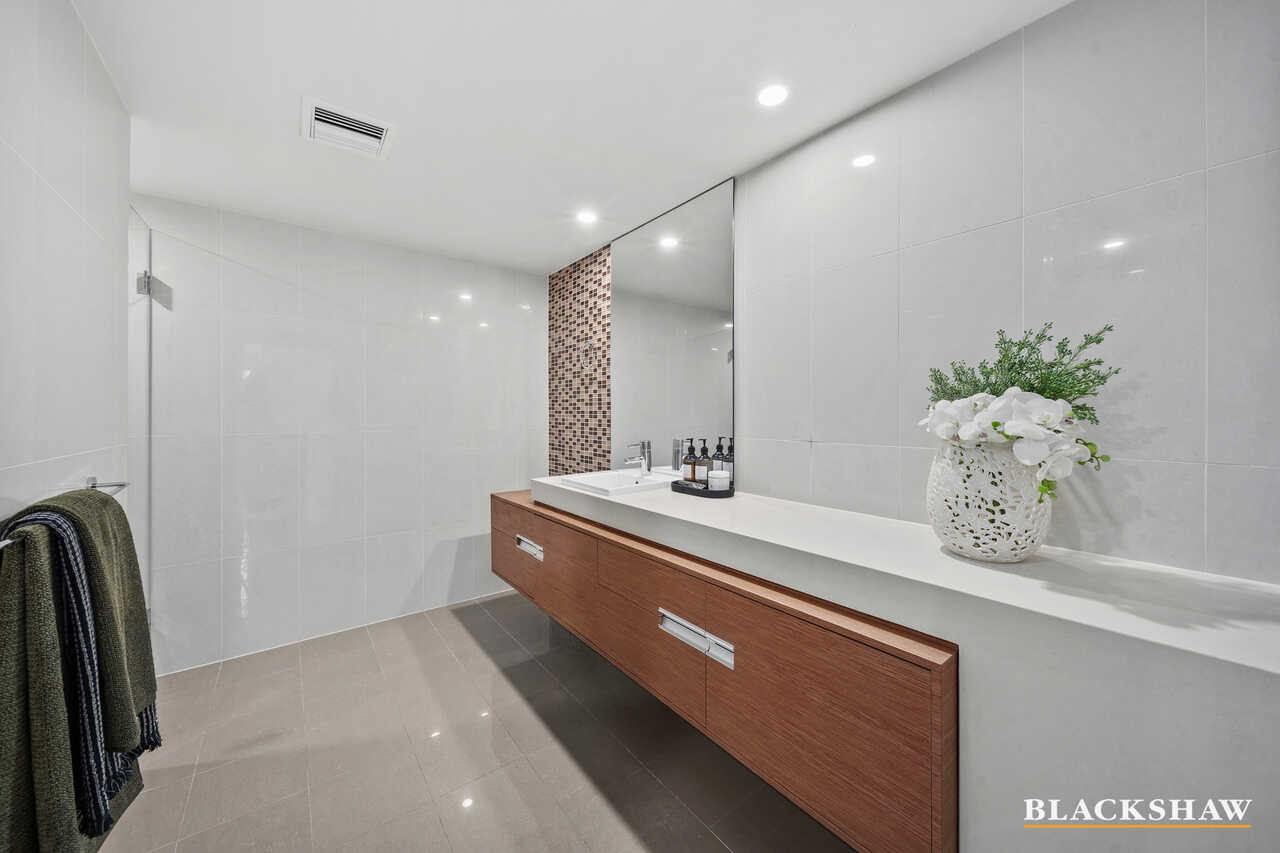 8/15 Dalman Crescent O'Malley