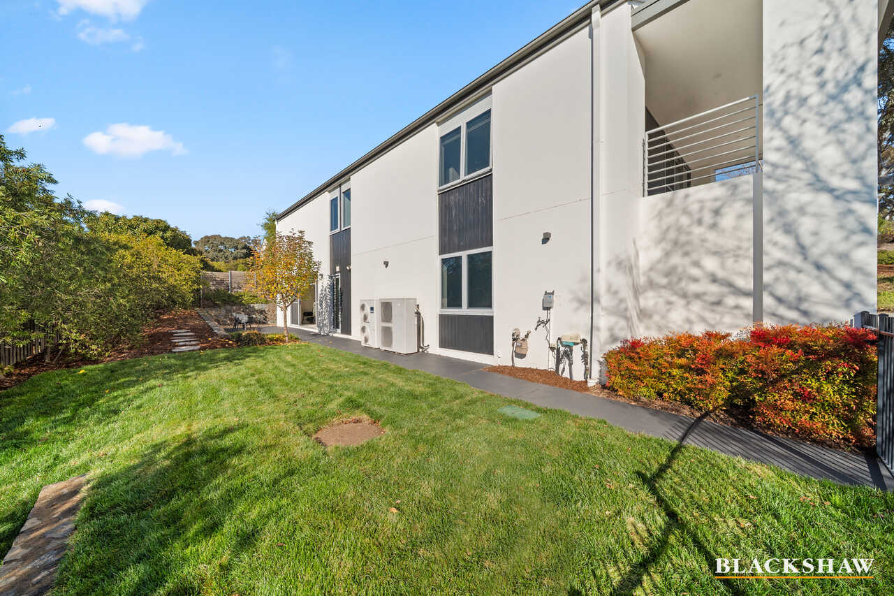 8/15 Dalman Crescent O'Malley