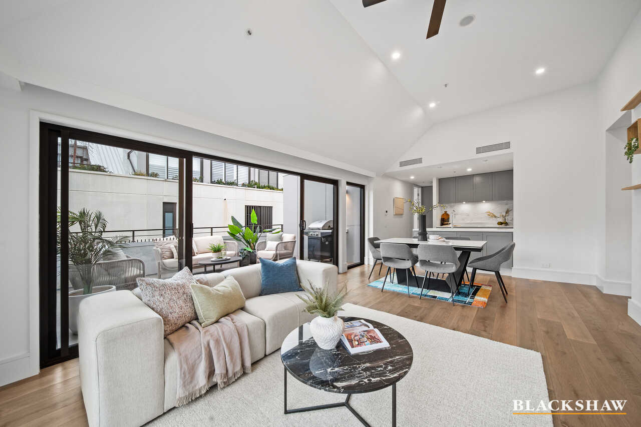 18/4 Lady Nelson Place Red Hill