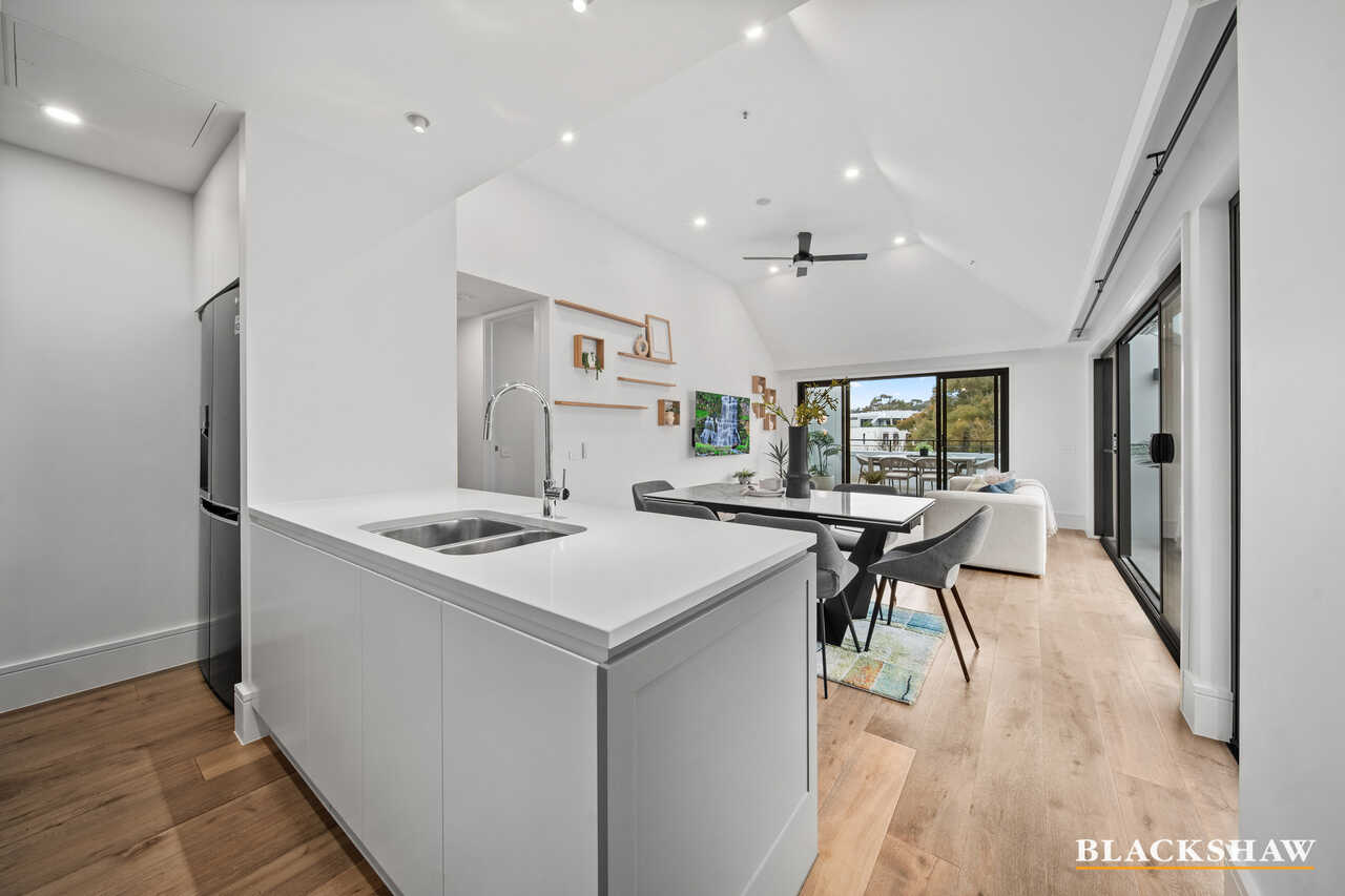 18/4 Lady Nelson Place Red Hill