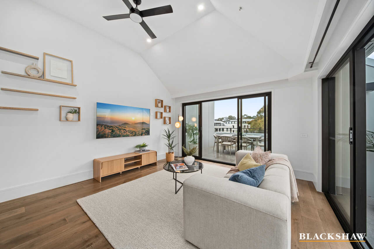 18/4 Lady Nelson Place Red Hill