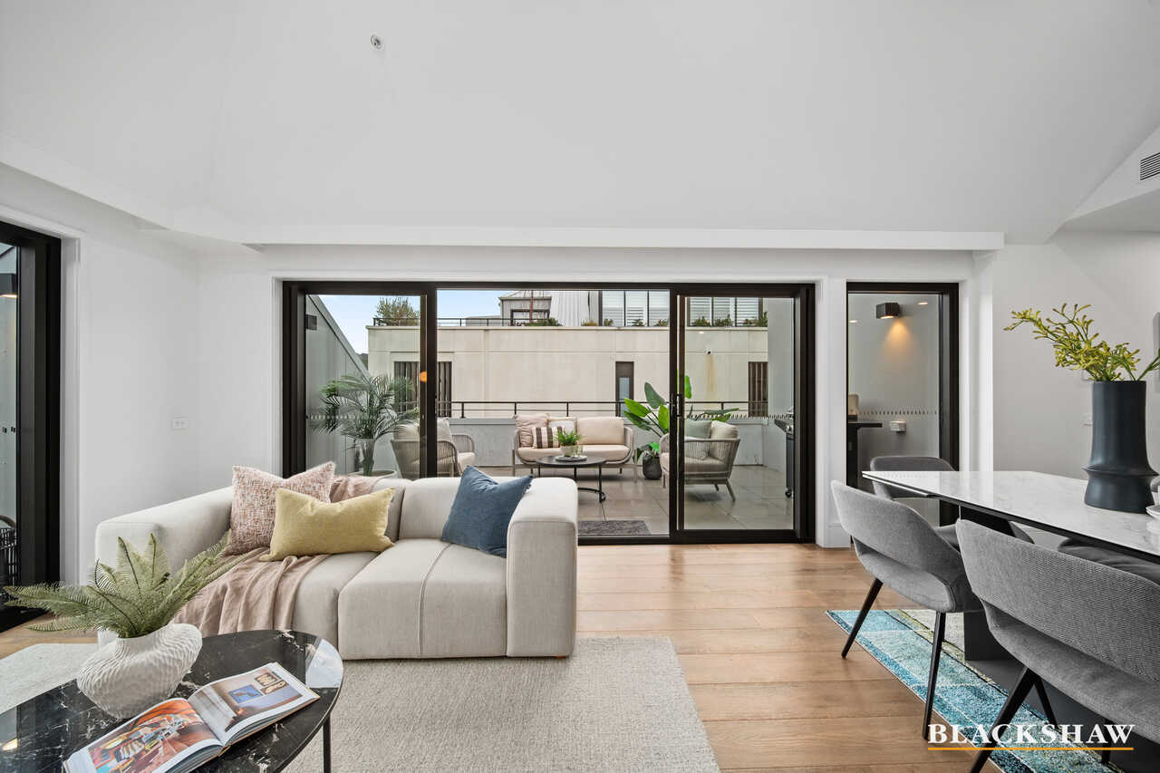 18/4 Lady Nelson Place Red Hill
