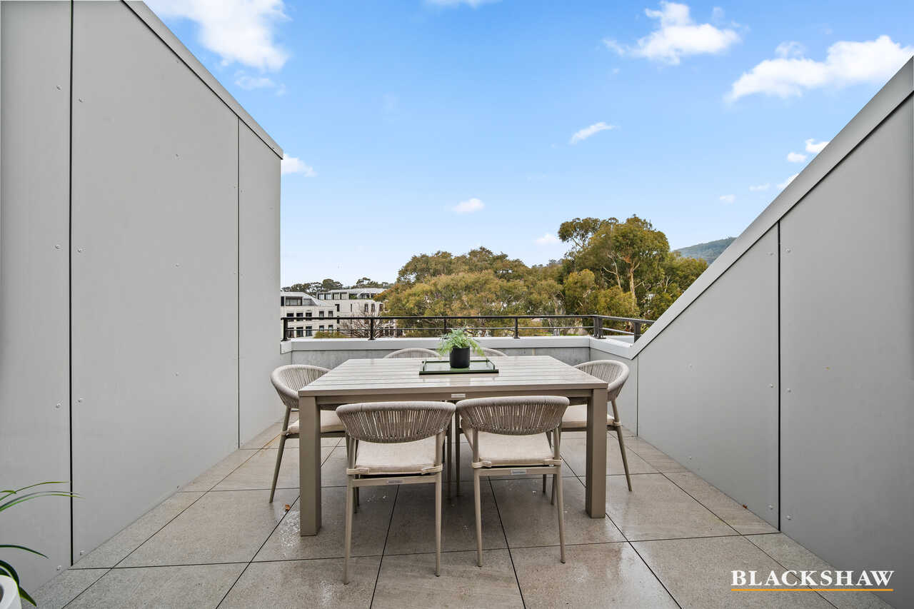 18/4 Lady Nelson Place Red Hill