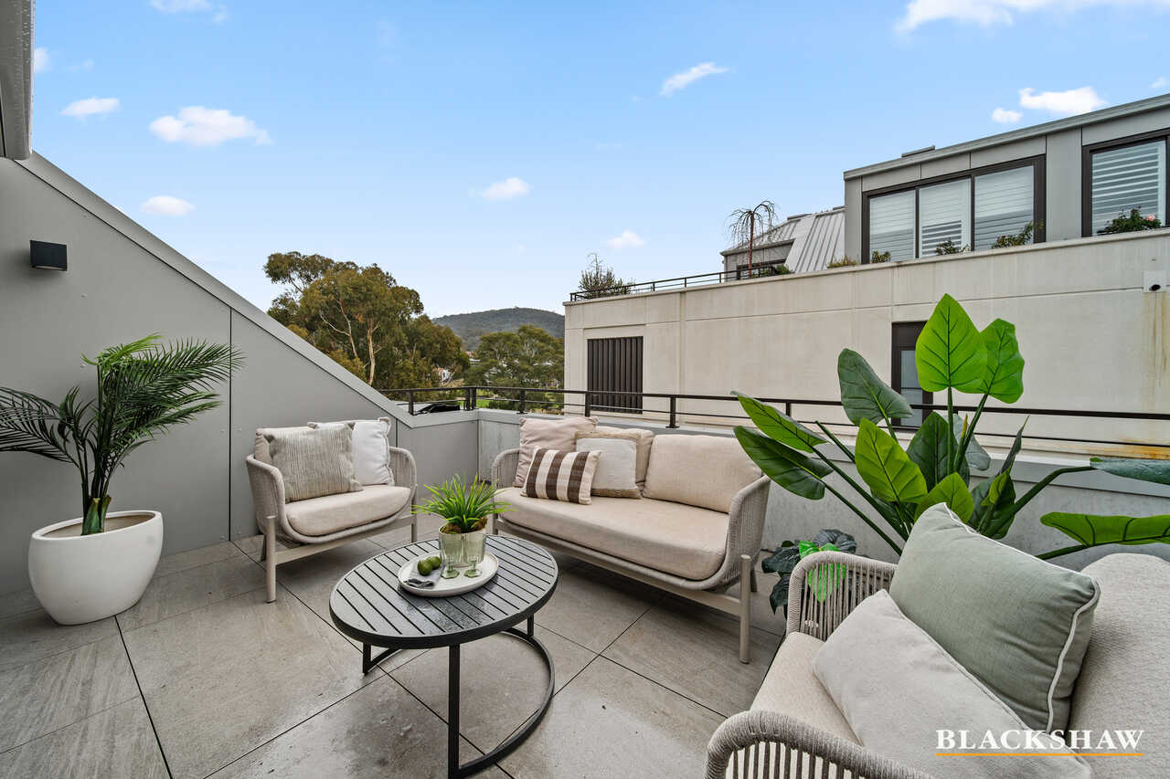 18/4 Lady Nelson Place Red Hill