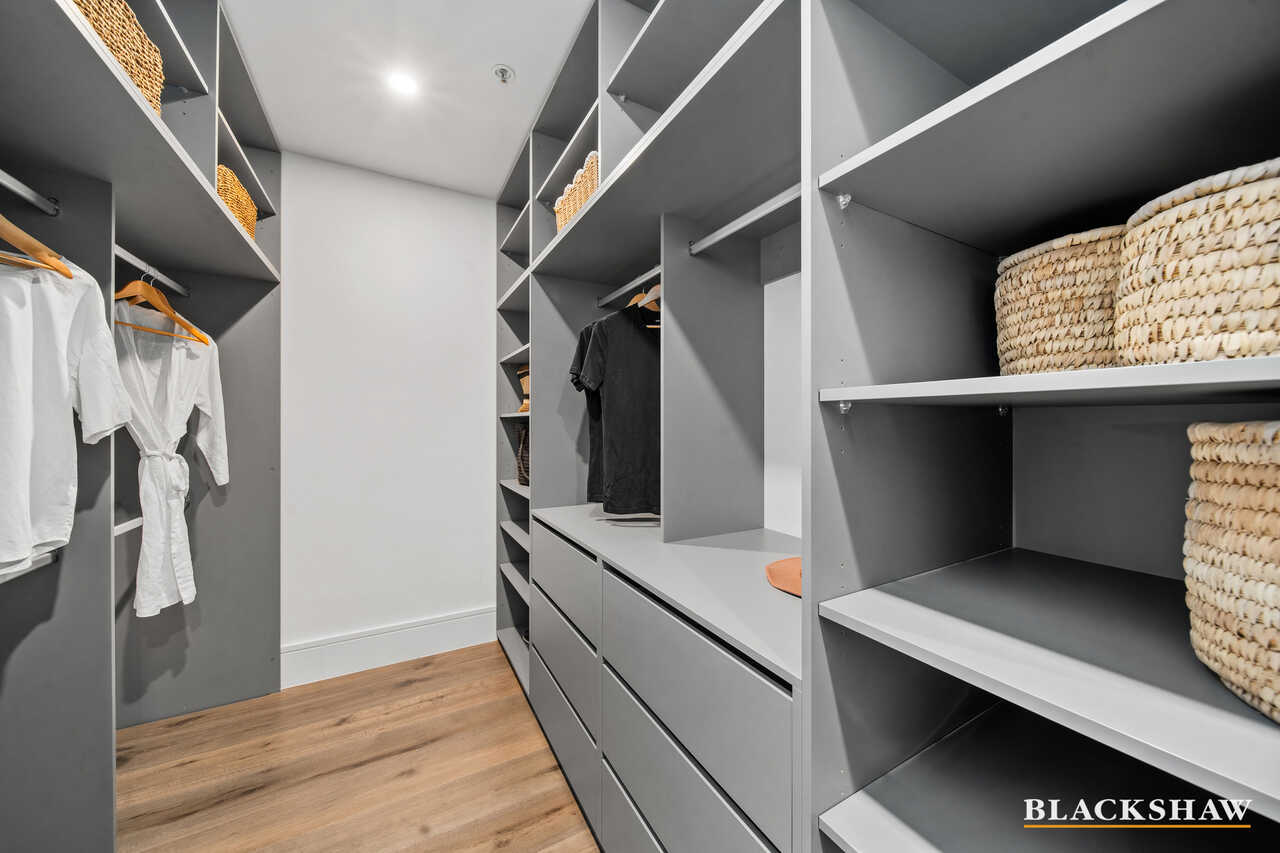 18/4 Lady Nelson Place Red Hill